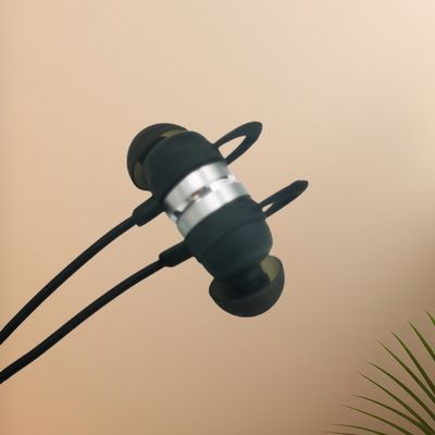 Programmabele Bluetooth-oplaadbare OTC-hoorapparaten IOS Android-oordopjes voor slechthorenden